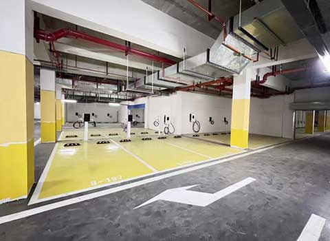 云南萬(wàn)達(dá)廣場(chǎng)7Kw交流充電樁和30kw壁